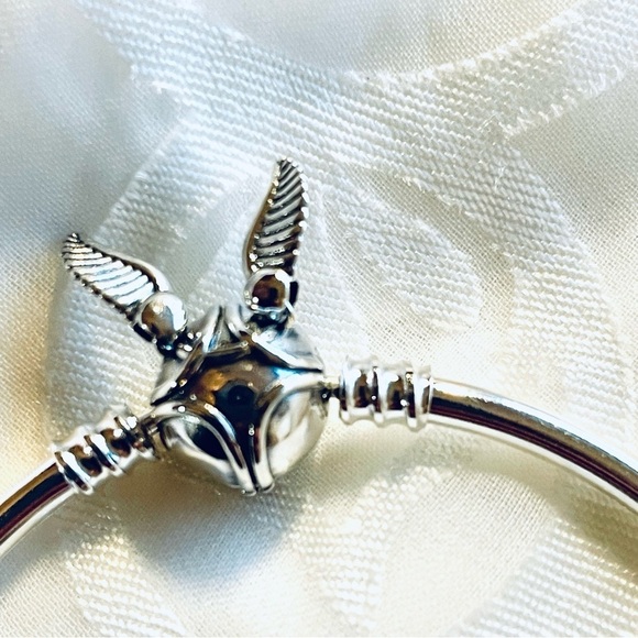 ✨ NWT Harry Potter Golden Snitch Bangle Bracelet - Picture 6 of 12